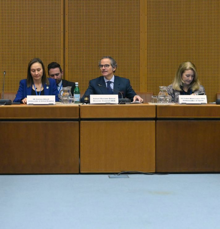 Director-General Grossi, flanked by  Ambassador Esther Monterrubio Villar of Spain and Corinne Kitsell of the UK.